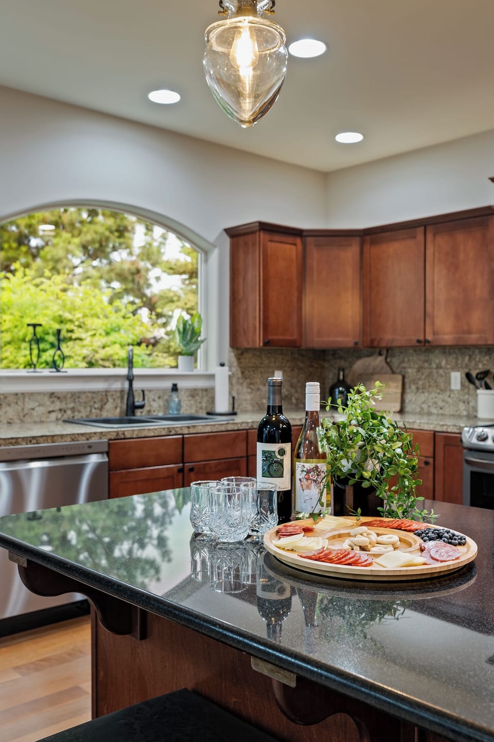 Well appointed kitchen, great for large groups and entertaining