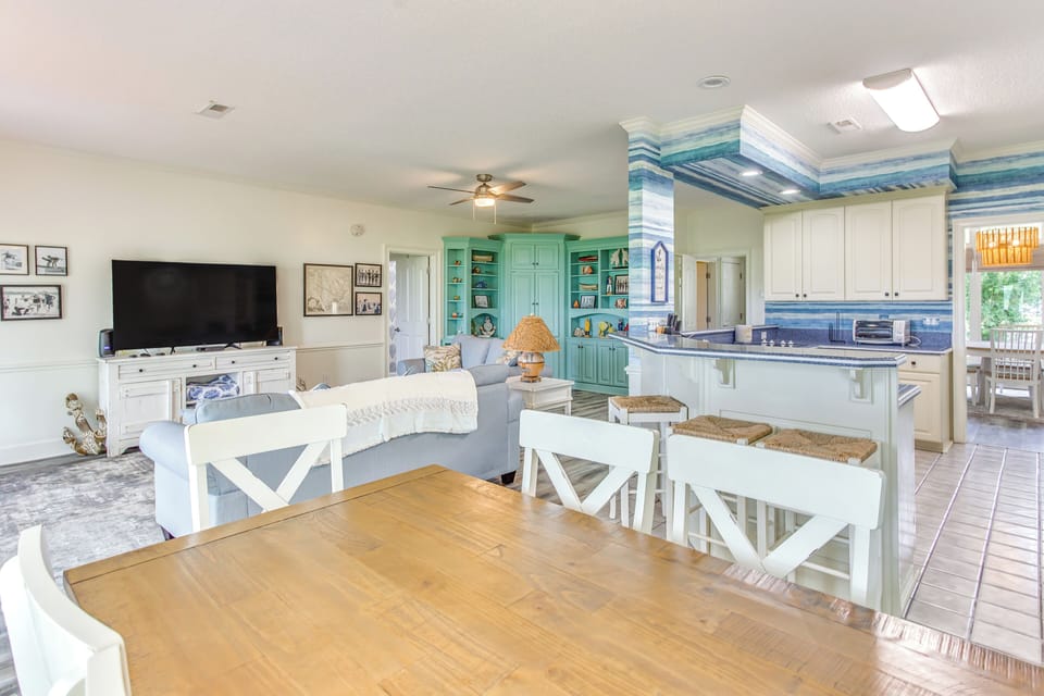 Dining Area | Kitchen