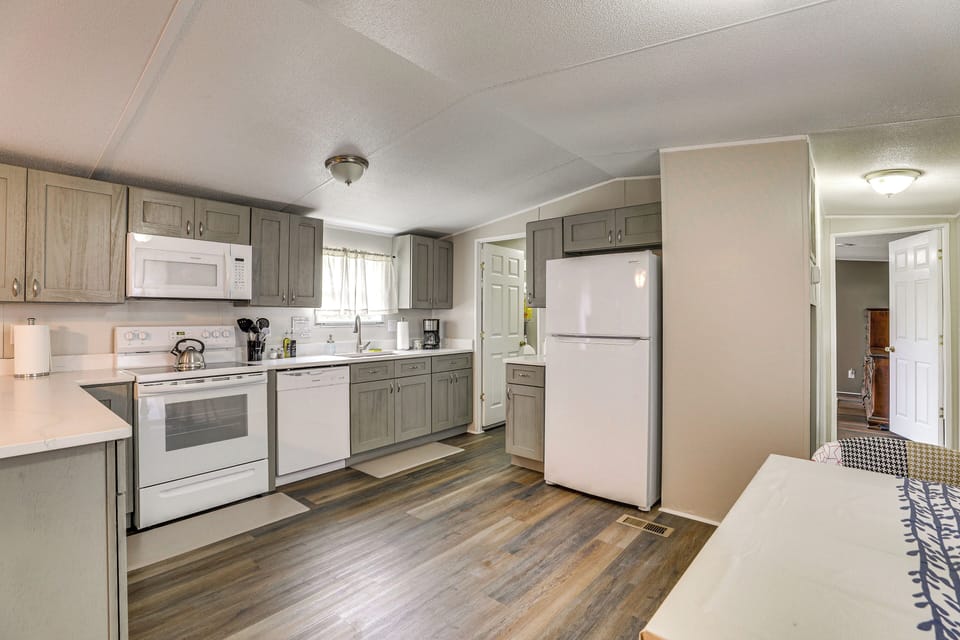 Elloree Vacation Rental | 3BR | 2BA | 6 Steps Required | 800 Sq Ft