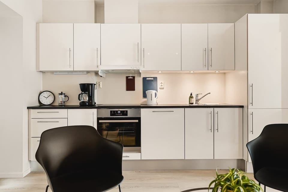 Every feature in the kitchen is thoughtfully selected to delight the home chef - you can buy groceries for dinner at the local convenience store just 300m away!