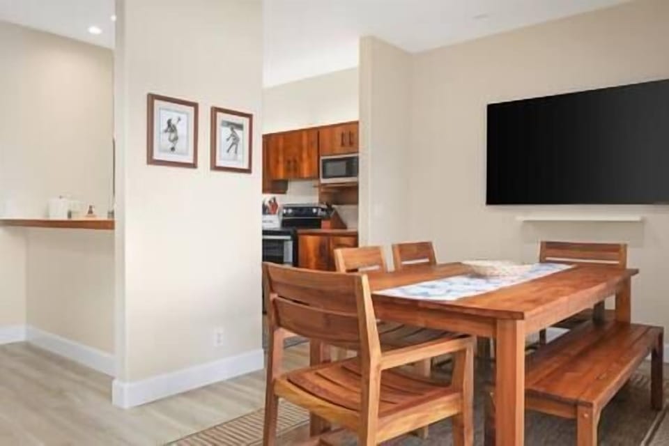 Dining area (2)