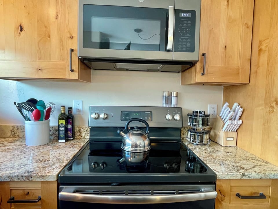 Kitchen includes everything to cook a meal