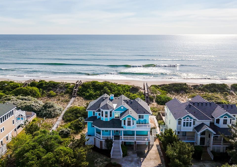 Get ready for the ultimate Outer Banks vacation at Alotta Coladas!