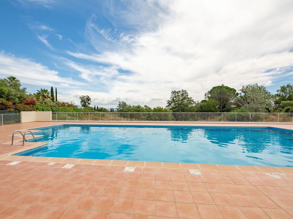 Water, Sky, Cloud, Plant, Swimming Pool, Tree, Shade, Composite Material, Grass, Landscape
