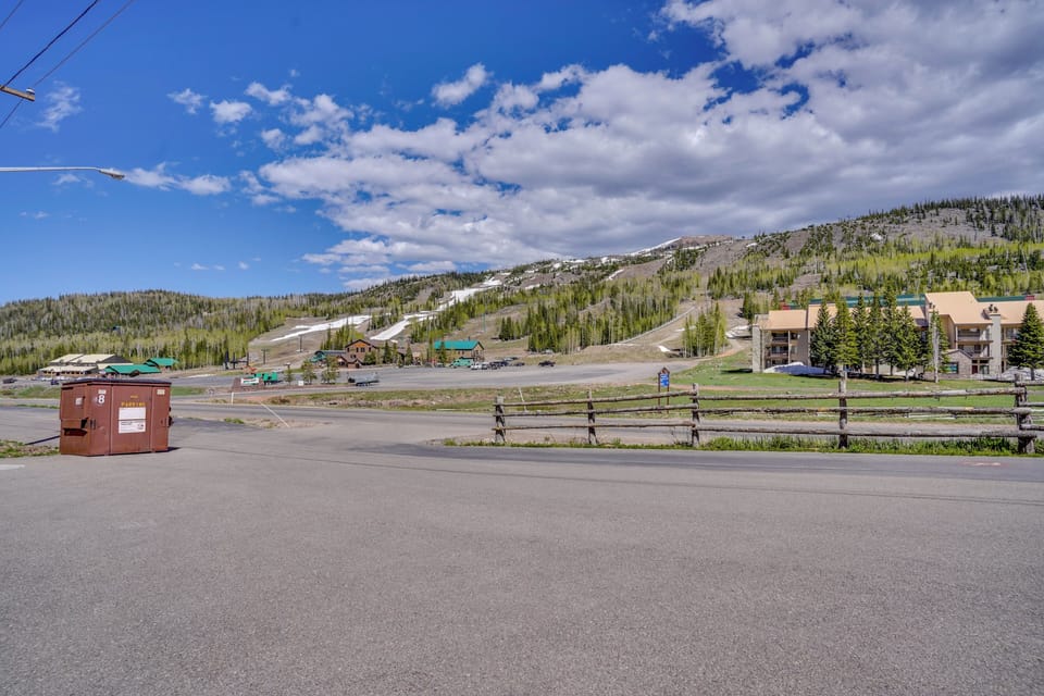 Parking | Community Parking Lot (First-Come, First-Served) | RVs & Trailers