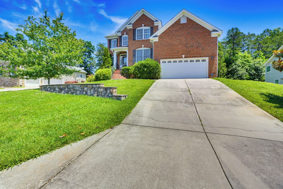 Exterior | Parking | Driveway (2 Vehicles) | Garage (1 Vehicle)