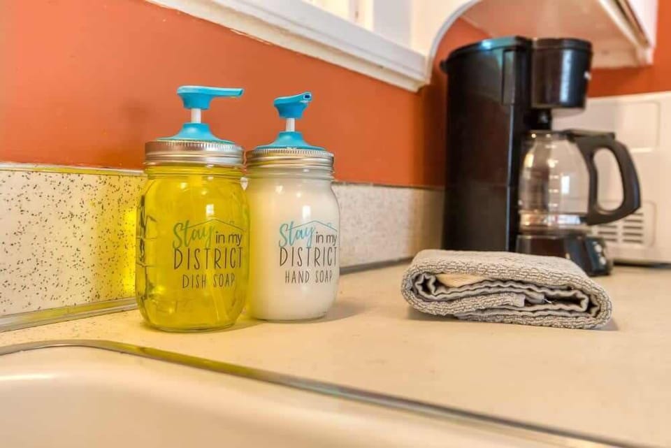 #StayinMyDistrict Downtown Coos Bay! Historical Heritage House Apartments. #BookDirect #StayinMyDistrict #HeritageHouseCoosBay