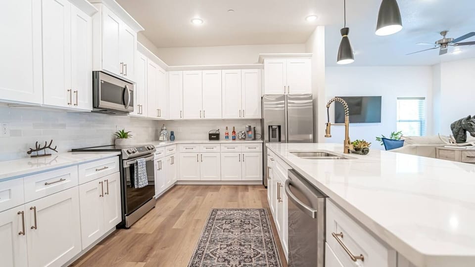 A fully equipped chef's kitchen with everything you need for a home-cooked meal or game day prep. Perfect for extended stays, family trips, and corporate housing near AT&T Stadium.