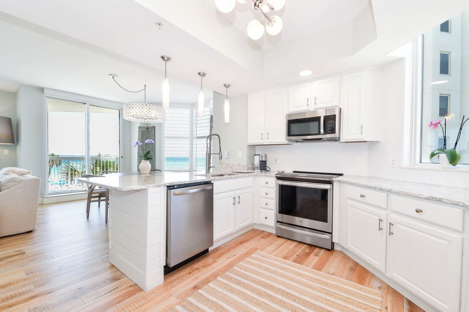 Silver Beach Towers East 306 - Fully Equipped Kitchen
