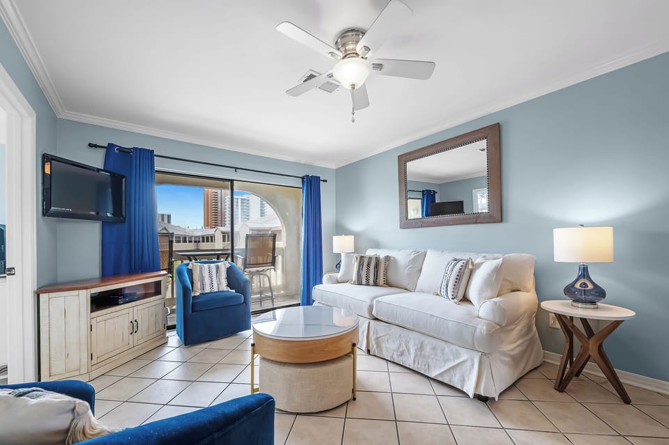 Freshly painted Las Palmas #225 Unit!