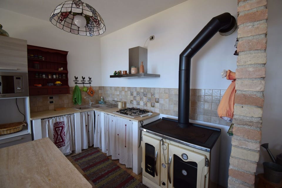 Autumn, Kitchen, Living Room, Spring, Summer