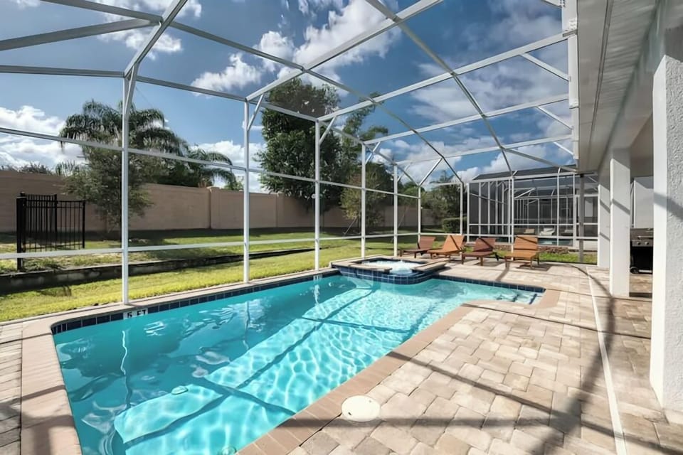 Pool & Spa
