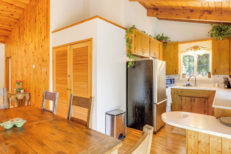 Dining Area | Kitchen