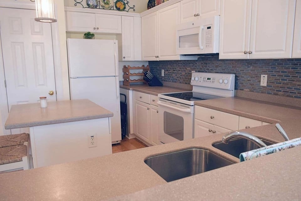 Fully stocked kitchen.