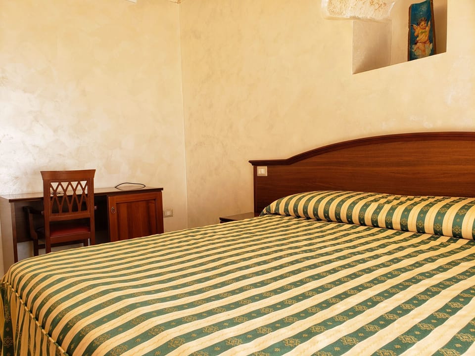 Bedroom Dimora Arco 2 - Affitti Brevi Italia