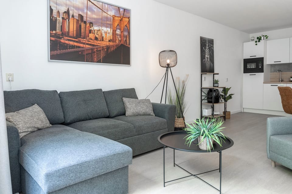 Relax after a wild day at Beekse Bergen – enjoy peace and privacy here.
Ontspan na een avontuurlijke dag bij Beekse Bergen – rust en privacy gegarandeerd.
Entspanne nach einem wilden Tag im Beekse Bergen – Ruhe und Privatsphäre garantiert.