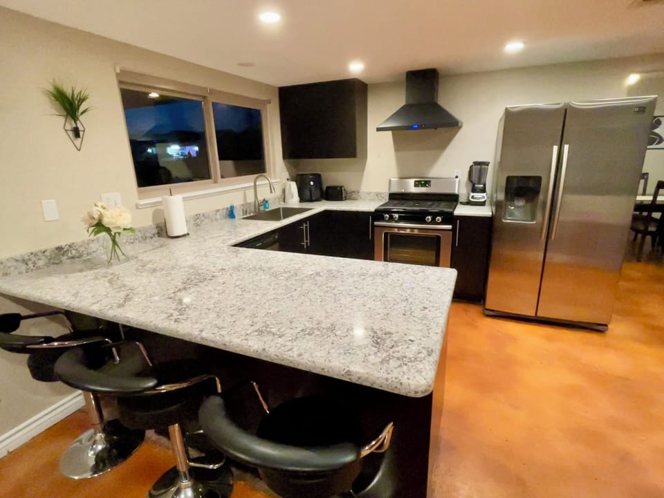 Fully equipped large kitchen with sitting area