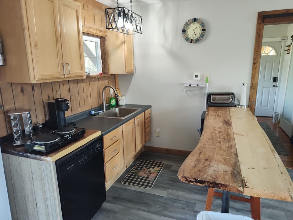 Kitchen area and breakfast nook.