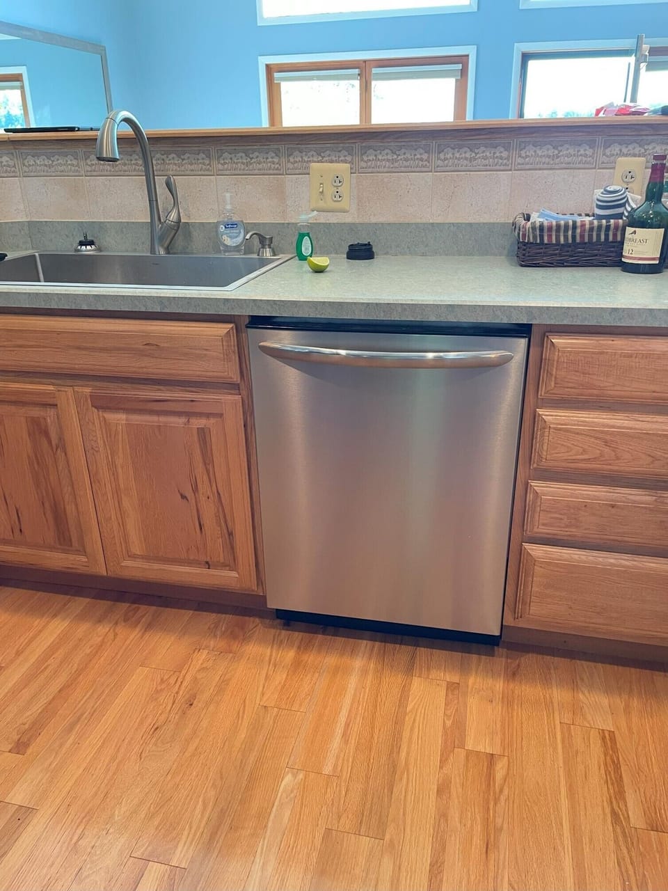 Dishwasher (detergent provided)
