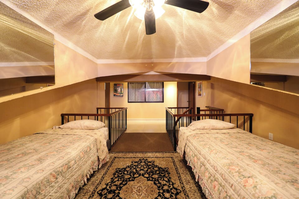 Loft (2 Twin Beds)