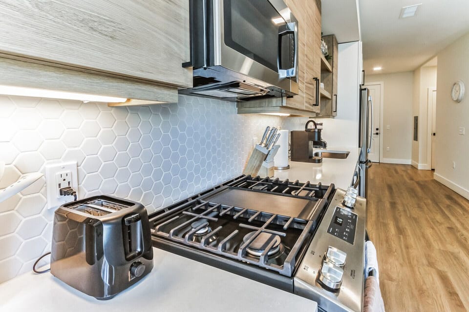 2048x1365 1160 E 18th Ave Denver CO 80218 USA 314 FriApr1220241712920847780