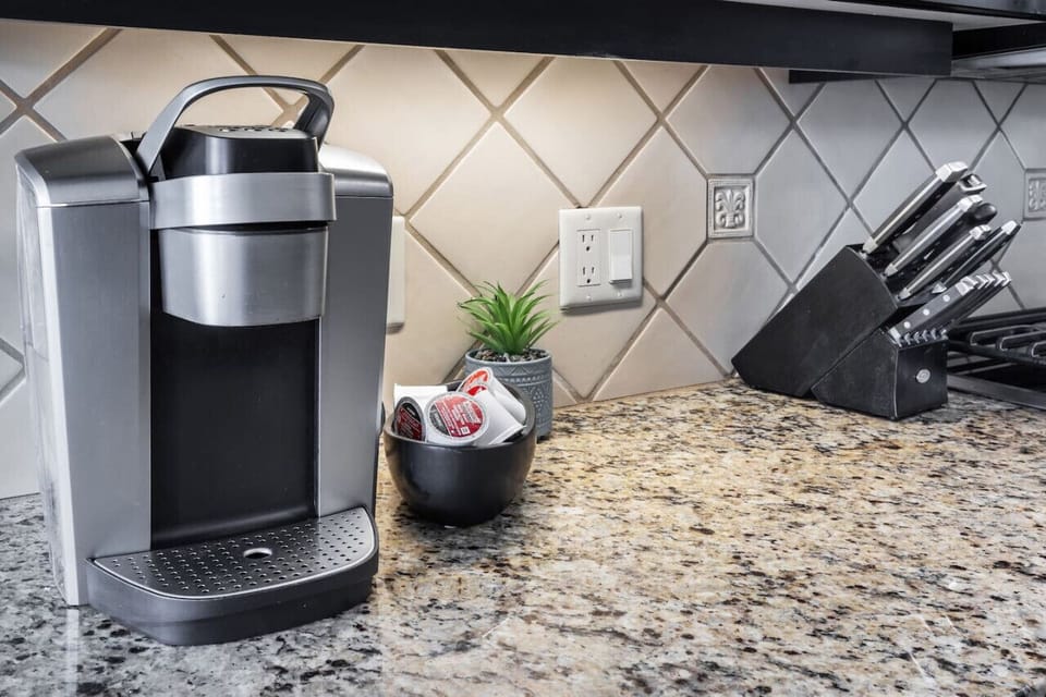 Awaken your senses with the perfect cup of coffee from our sleek coffee maker. Enjoy the convenience and luxury of a barista-quality brew in the comfort of your own home