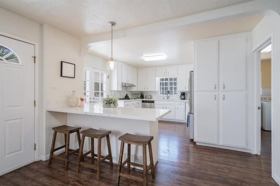 Bohemian Oasis on Vine (1200)