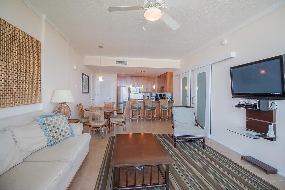 Living Room & Kitchen 1