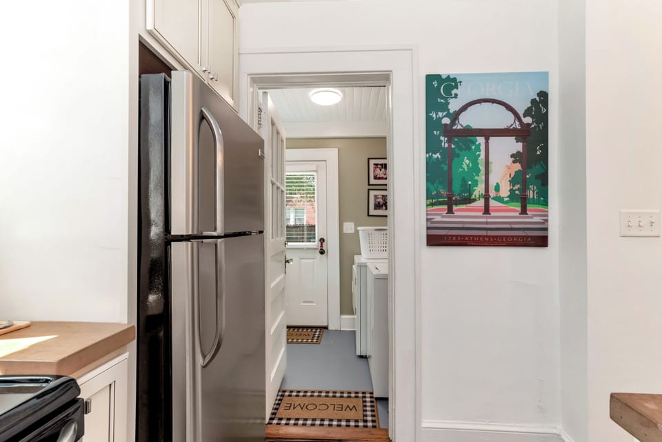 Kitchen to laundry rom