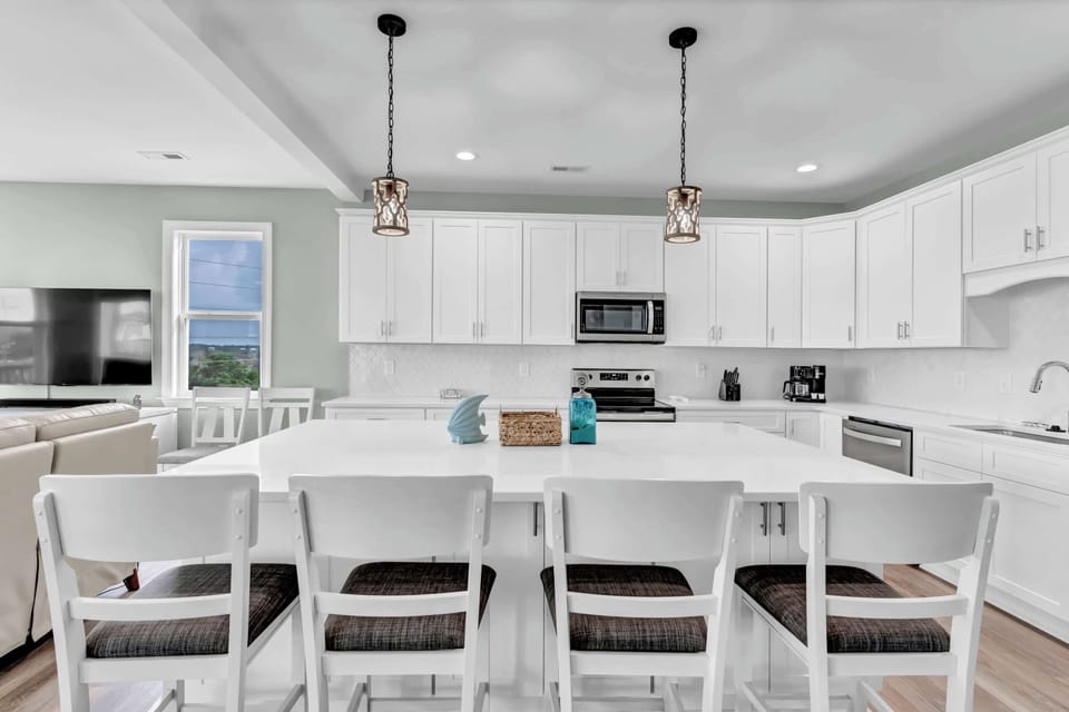 Enjoy meals together in the spacious dining area, perfect for family and friends!