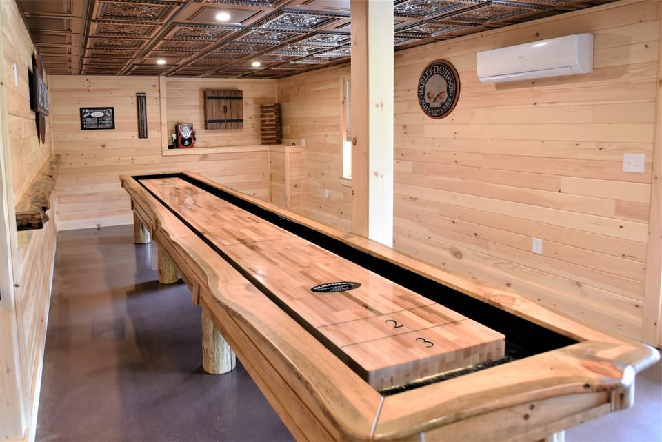 Shuffleboard table (1)