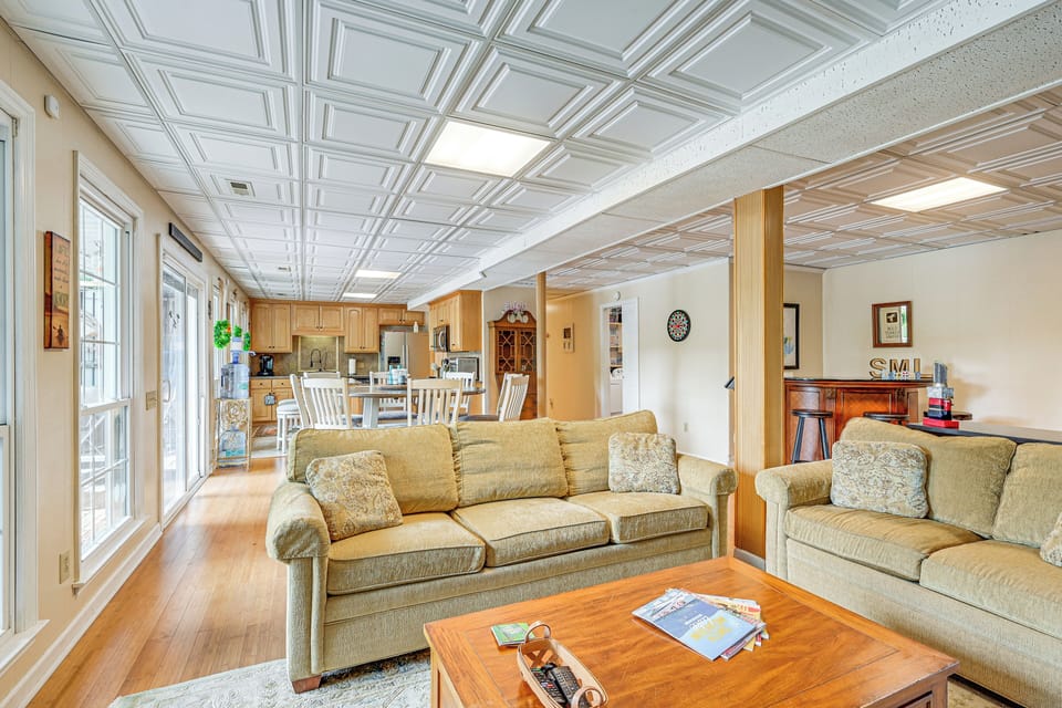 Den | 1st Floor | Smart TV | Free WiFi | Electric Fireplace