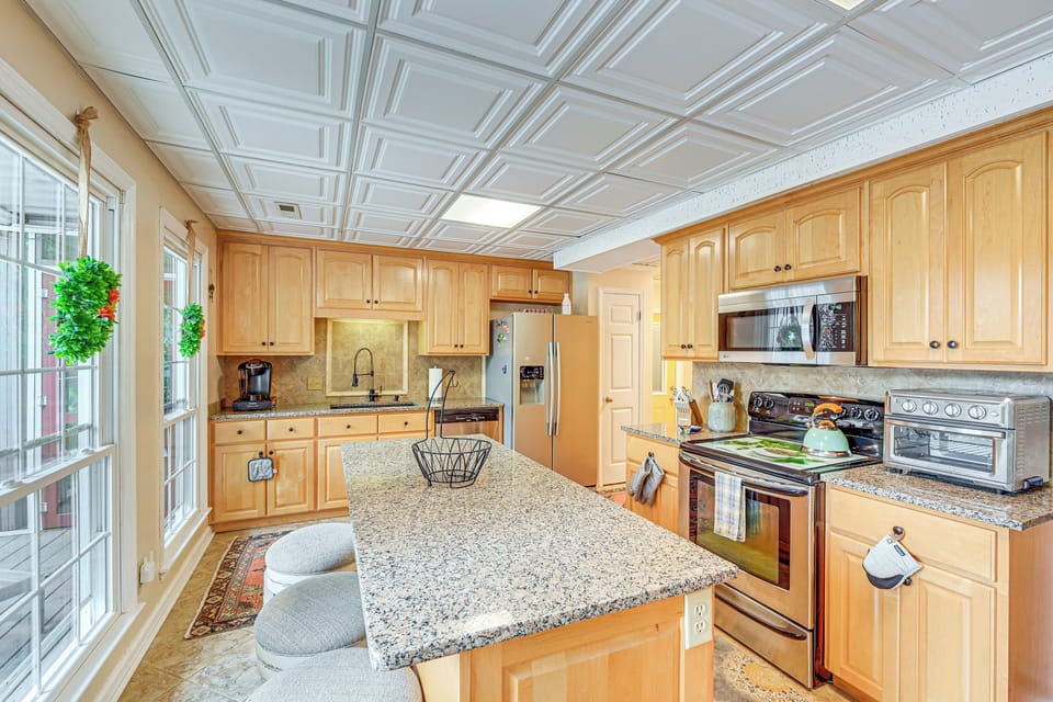 Kitchen | 1st Floor | Keurig Coffee Maker | Blender | Cooking Basics
