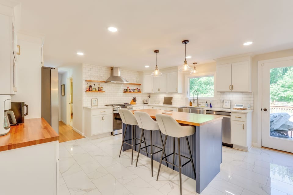 Kitchen | Breakfast Bar | Dishwasher