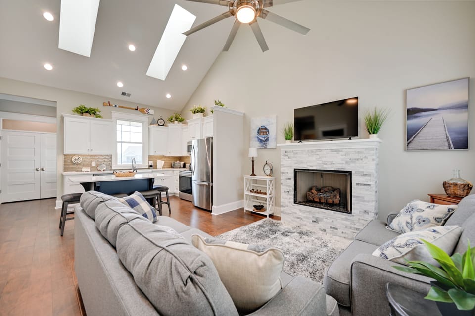 Greenwood Vacation Rental | 2BR | 2BA | 1,034 Sq Ft | Small Step for Entry