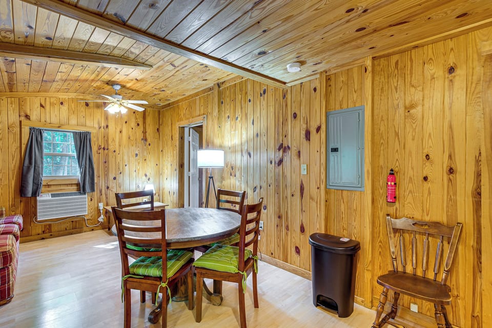 Dining Area | Dishware/Flatware