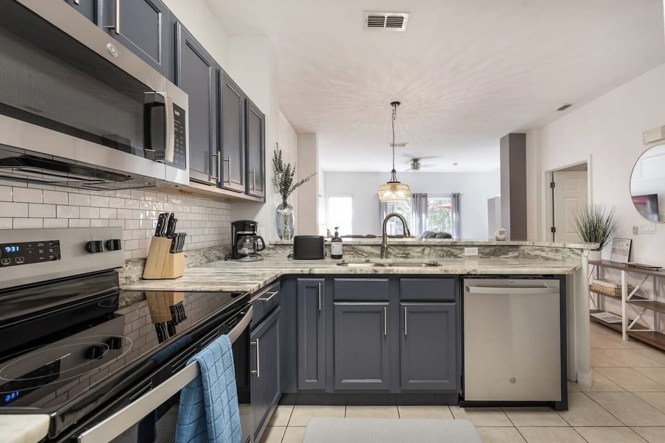 Full Kitchen 