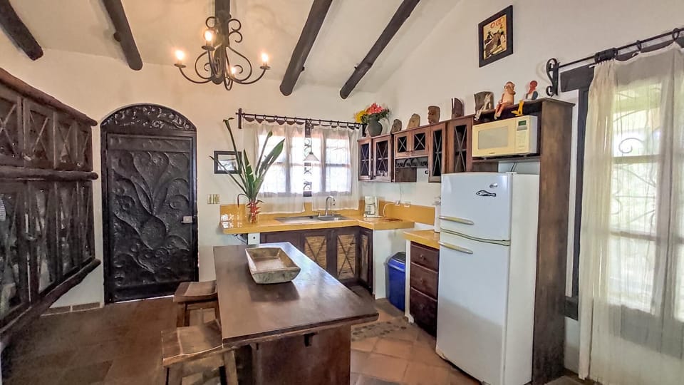 "Front House" kitchenette.