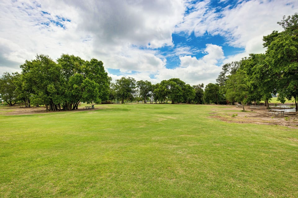 Walk to Little Elm Park