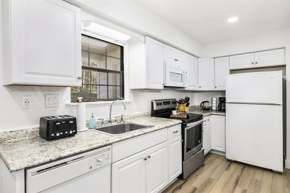 Renovated full kitchen