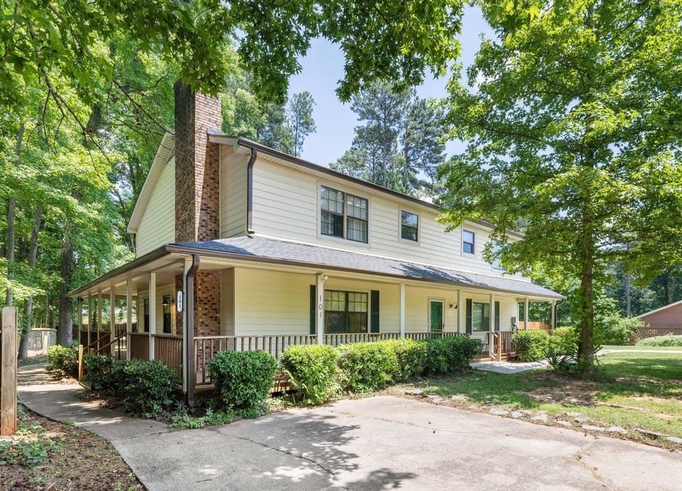 Welcome to our home! Perfect location in Matthews!