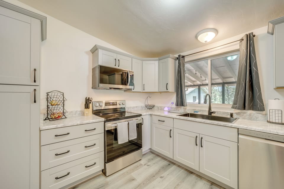 Full Kitchen | Dual Drip/Keurig Coffee Maker