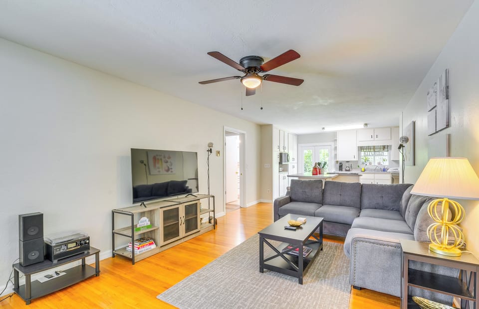 Living Room | Flat-Screen TV | Central Heating & A/C | Ceiling Fans | Free WiFi