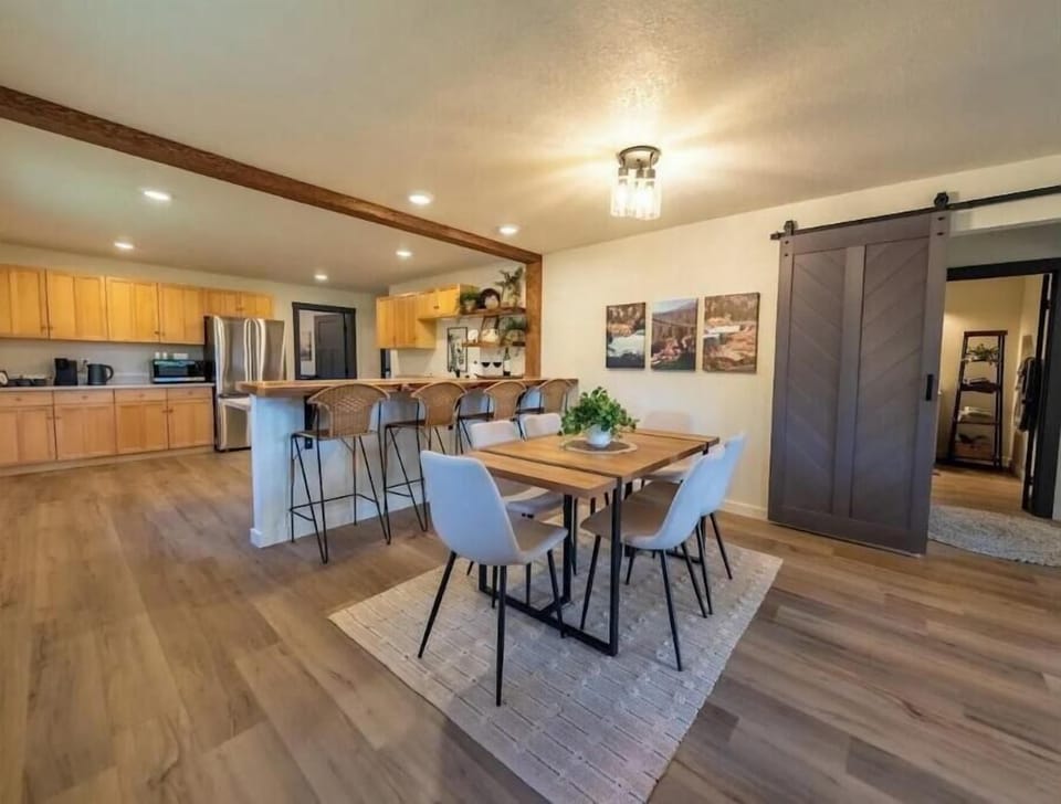 Dining Room leading into Kitchen
