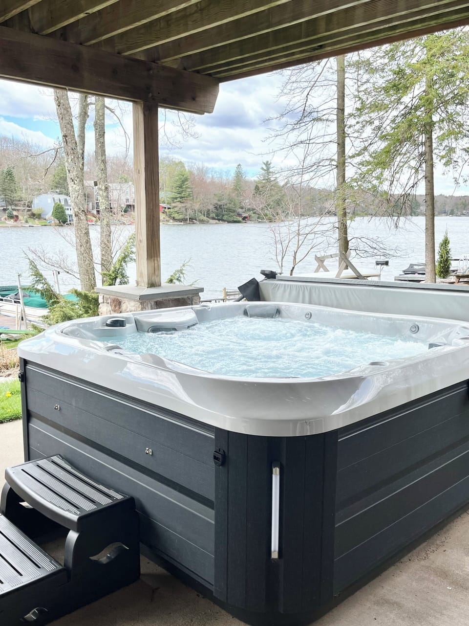 Outdoor spa tub