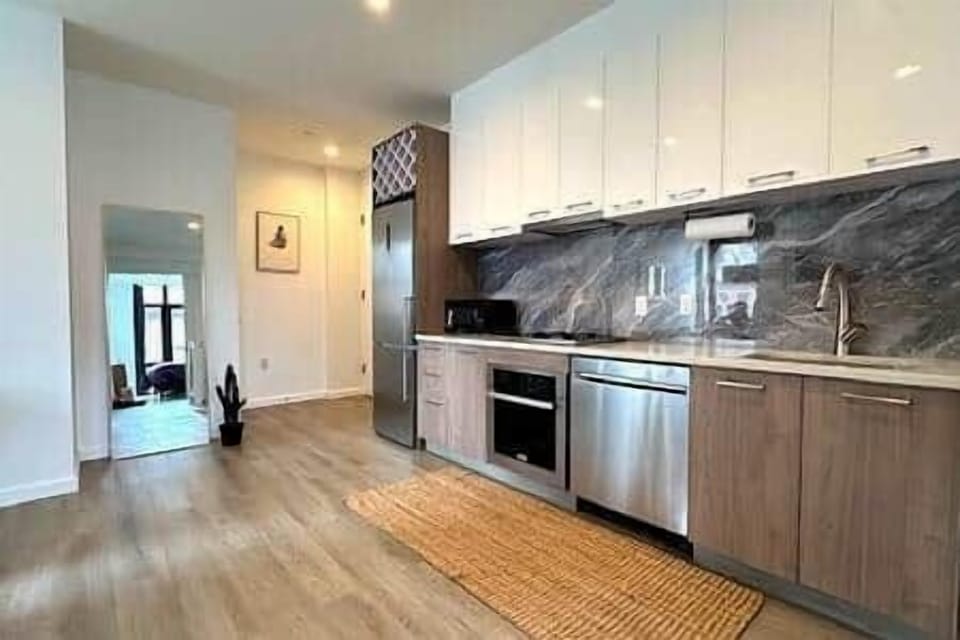 Full kitchen
