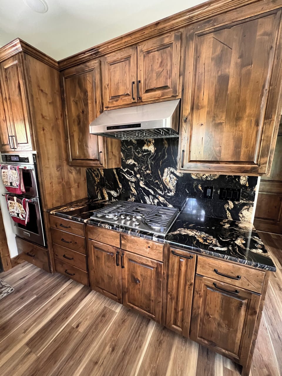 Gas cooktop, ovens
