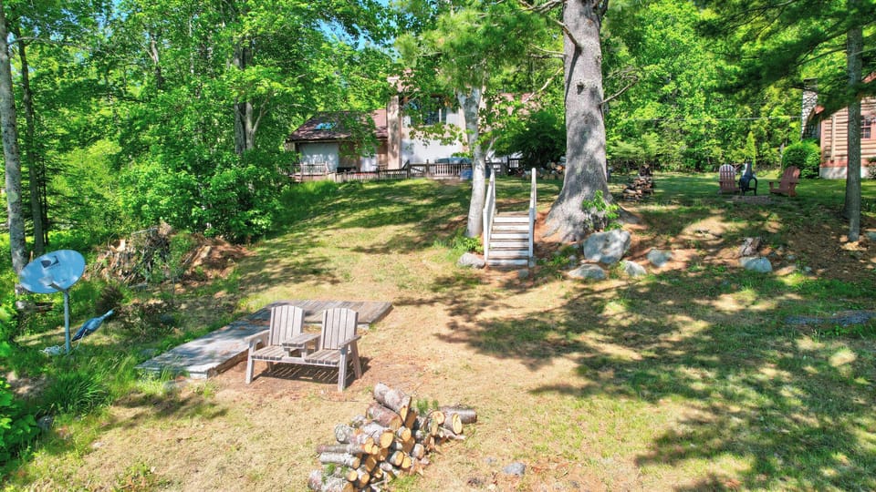 Private waterfront behind the cabin