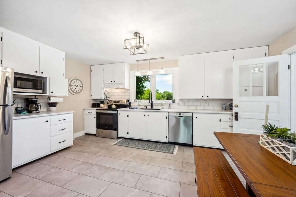 Enjoy meals in the bright and spacious kitchen, equipped with modern appliances and a cozy dining nook. The tasteful decor and ample counter space make it perfect for both cooking and gathering.