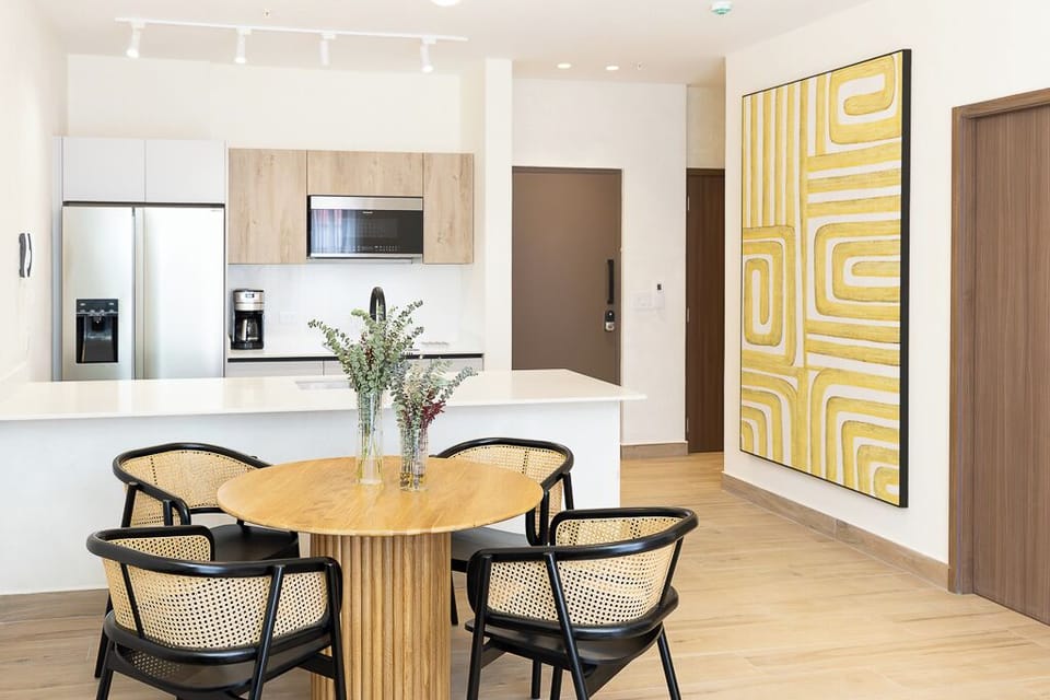 Dining area adjacent to the kitchen 